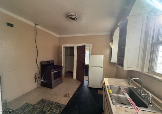 304 S Burnett St, East Orange City, NJ 07018