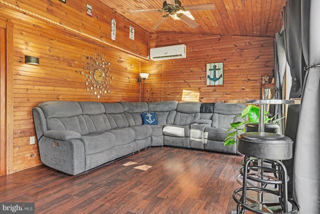 1442 HARVEY LN, Pottstown, PA 19465