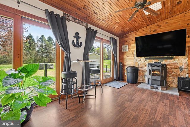 1442 HARVEY LN, Pottstown, PA 19465
