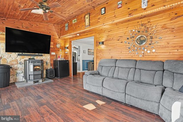 1442 HARVEY LN, Pottstown, PA 19465