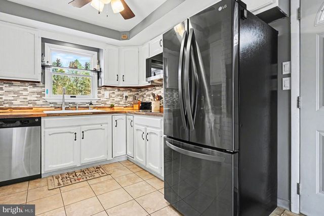 1442 HARVEY LN, Pottstown, PA 19465