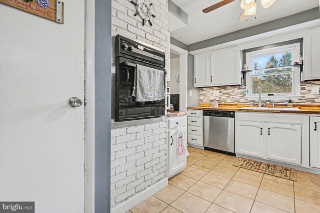 1442 HARVEY LN, Pottstown, PA 19465