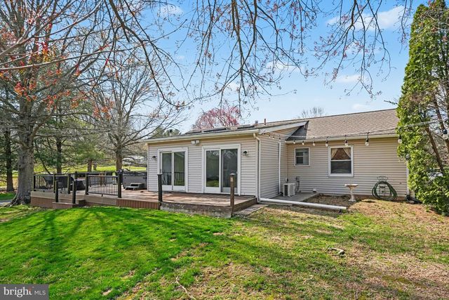 1442 HARVEY LN, Pottstown, PA 19465