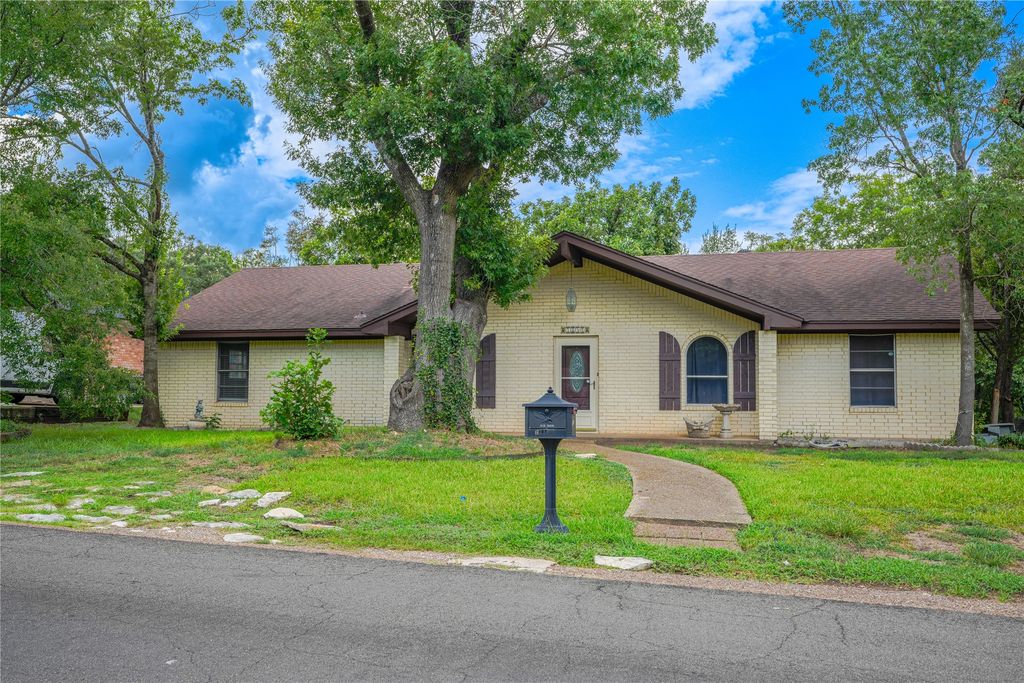 7852 Fairway Road, Woodway, TX 76712