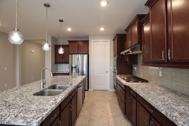 10221 E WAVELENGTH Avenue, Mesa, AZ 85212