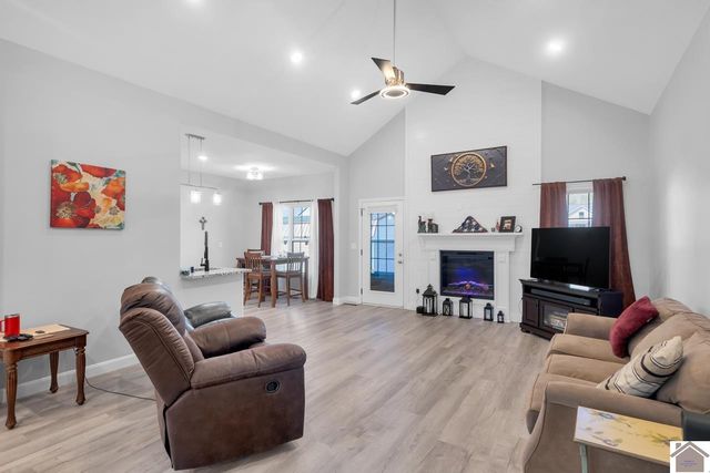 175 Ayly Estates Dr, Mayfield, KY 42066