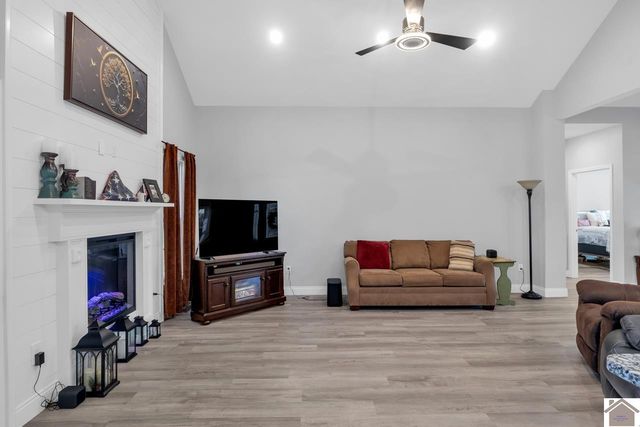 175 Ayly Estates Dr, Mayfield, KY 42066