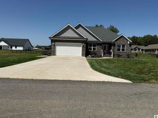 175 Ayly Estates Dr, Mayfield, KY 42066