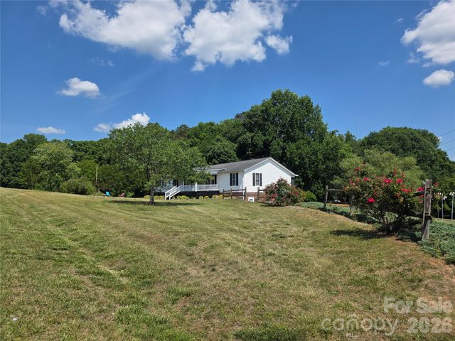320 Huffstetler Lake Road, Dallas, NC 28034