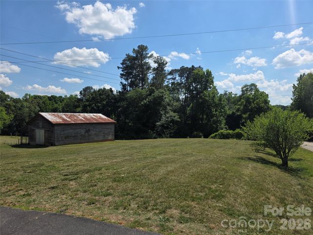 320 Huffstetler Lake Road, Dallas, NC 28034