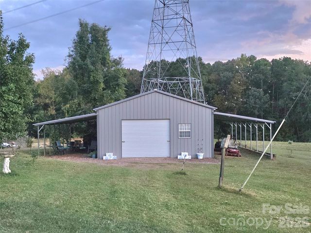 320 Huffstetler Lake Road, Dallas, NC 28034