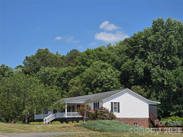320 Huffstetler Lake Road, Dallas, NC 28034