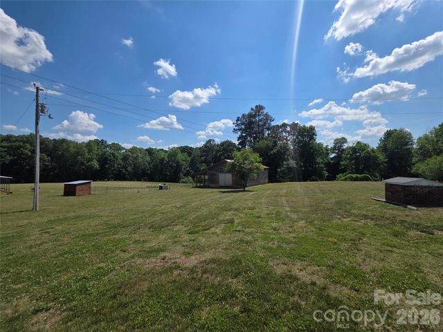320 Huffstetler Lake Road, Dallas, NC 28034