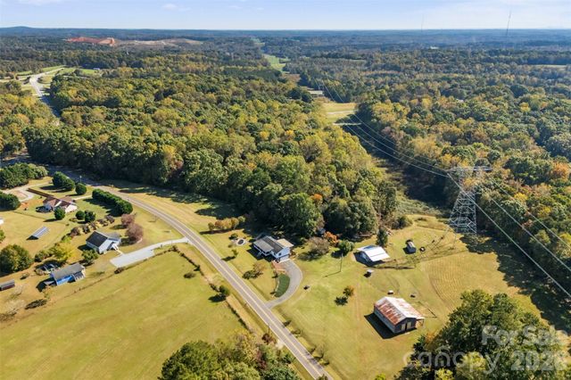 320 Huffstetler Lake Road, Dallas, NC 28034