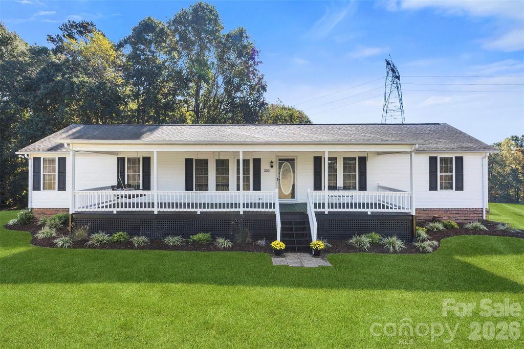 320 Huffstetler Lake Road, Dallas, NC 28034