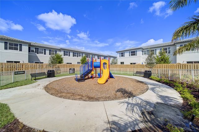 11881 NW 47th Mnr, Coral Springs, FL 33076