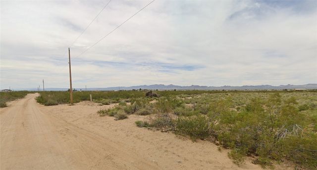 3645 N Araby Road, Golden Valley, AZ 86413