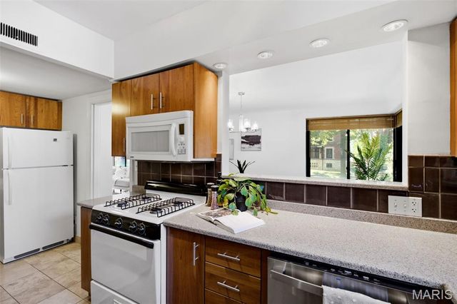 7561 Byron Place 1W, Clayton, MO 63105