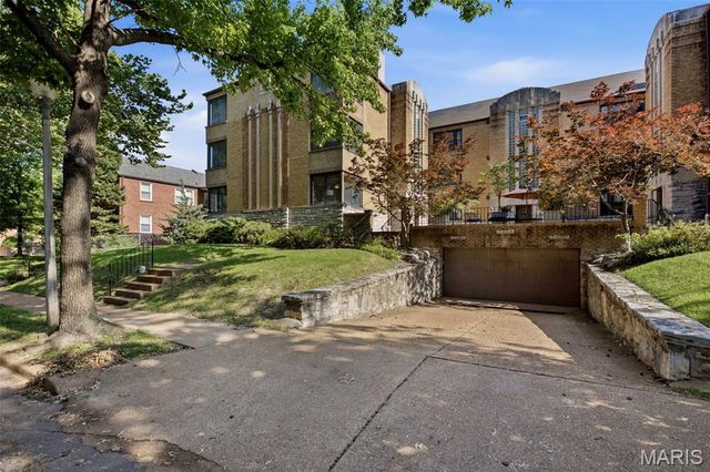 7561 Byron Place 1W, Clayton, MO 63105