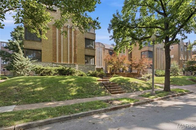7561 Byron Place 1W, Clayton, MO 63105