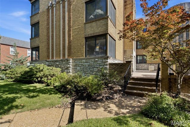 7561 Byron Place 1W, Clayton, MO 63105