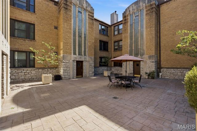 7561 Byron Place 1W, Clayton, MO 63105