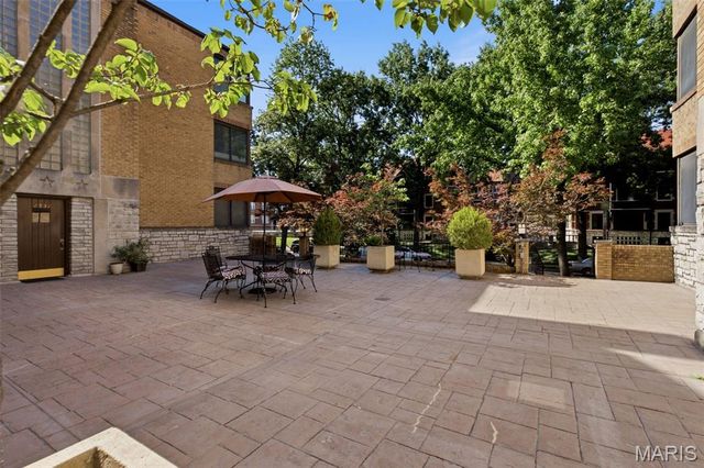 7561 Byron Place 1W, Clayton, MO 63105