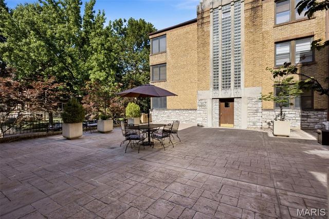 7561 Byron Place 1W, Clayton, MO 63105