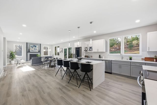 287 Whitney Ave, Holyoke, MA 01040