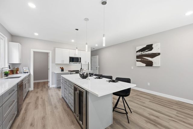 287 Whitney Ave, Holyoke, MA 01040