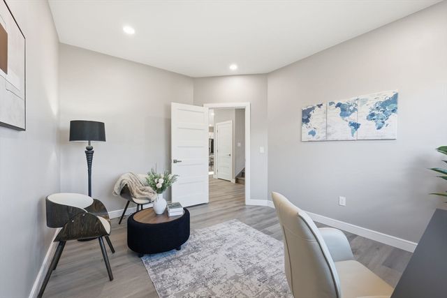 287 Whitney Ave, Holyoke, MA 01040