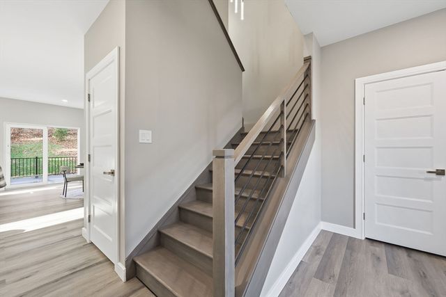 287 Whitney Ave, Holyoke, MA 01040