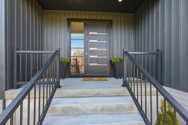 287 Whitney Ave, Holyoke, MA 01040