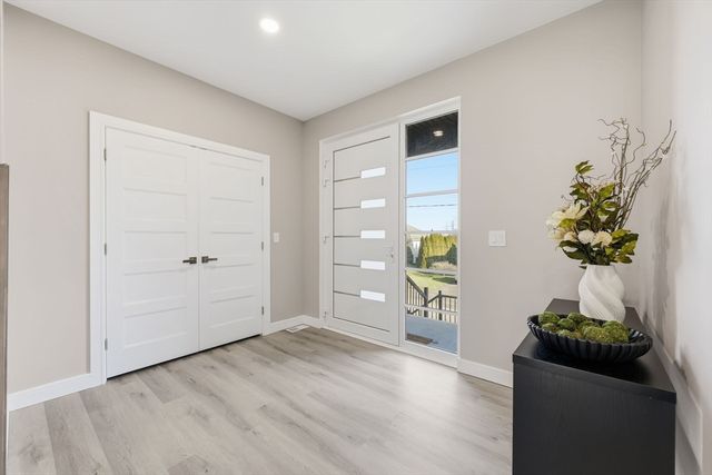 287 Whitney Ave, Holyoke, MA 01040