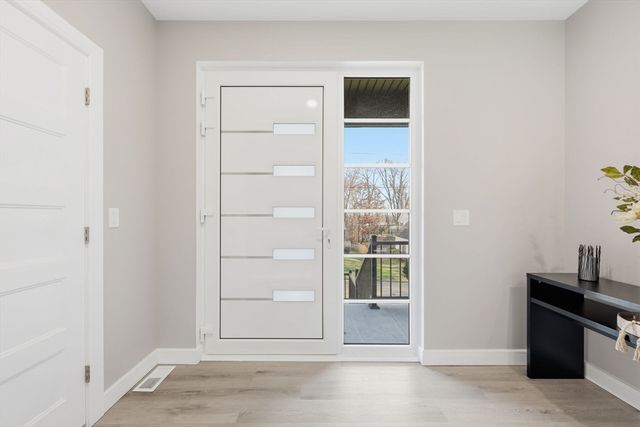 287 Whitney Ave, Holyoke, MA 01040