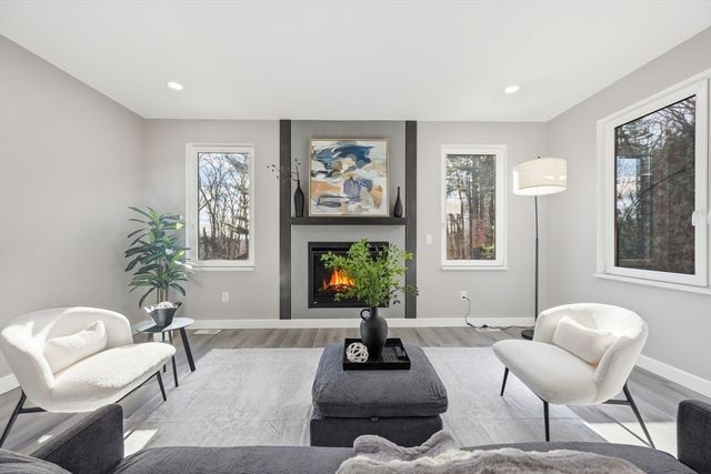 287 Whitney Ave, Holyoke, MA 01040