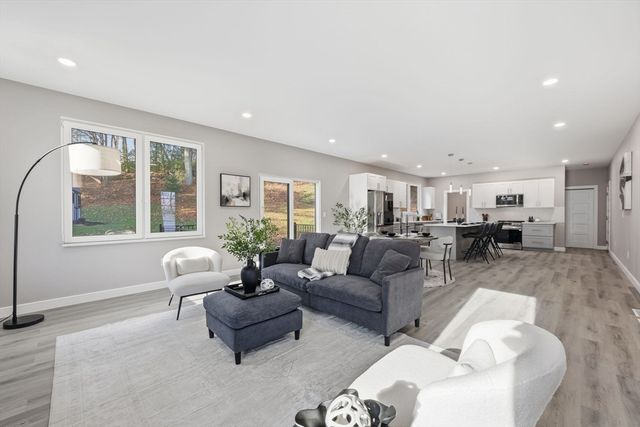 287 Whitney Ave, Holyoke, MA 01040