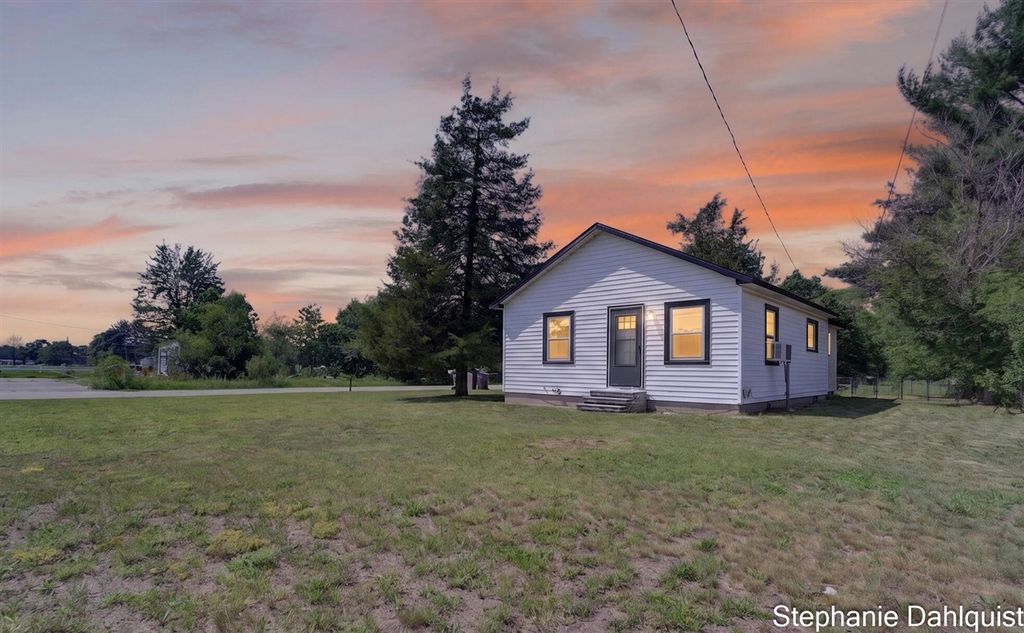 4622 E Apple Avenue, Muskegon, MI 49442