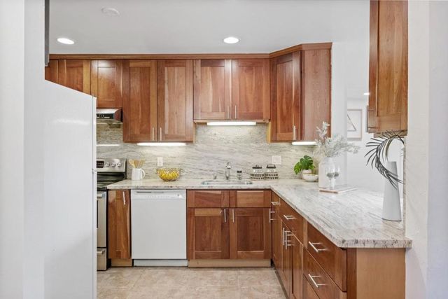 200 Elm Street 102, San Mateo, CA 94401