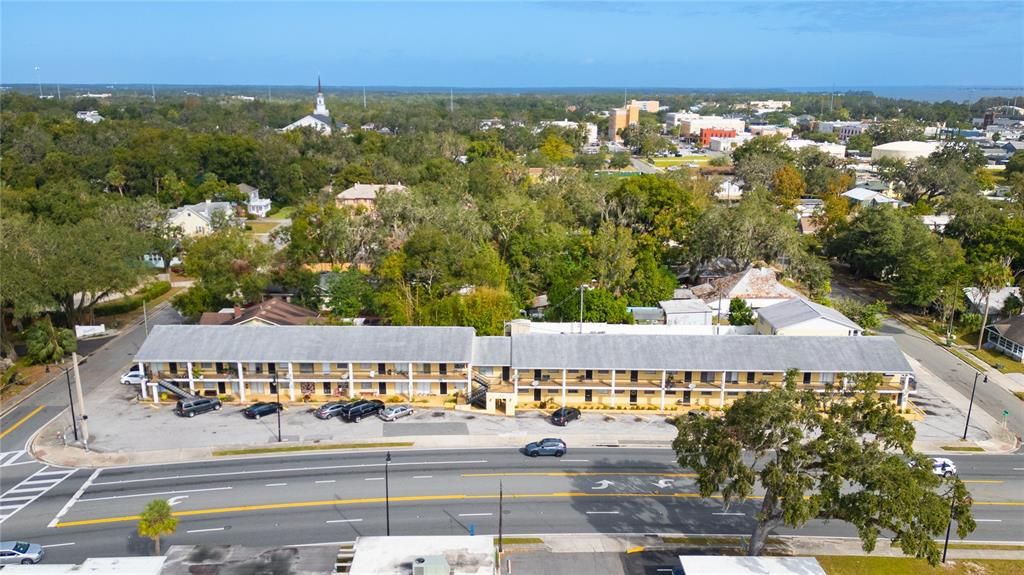 706 W DIXIE AVENUE, Leesburg, FL 34748