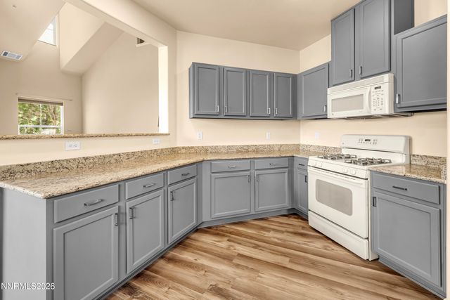 9050 Double R Boulevard APT 825, Reno, NV 89521