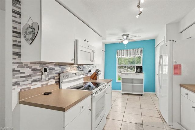 15405 Cedarwood LN 201, Naples, FL 34110