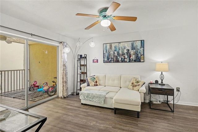 15405 Cedarwood LN 201, Naples, FL 34110