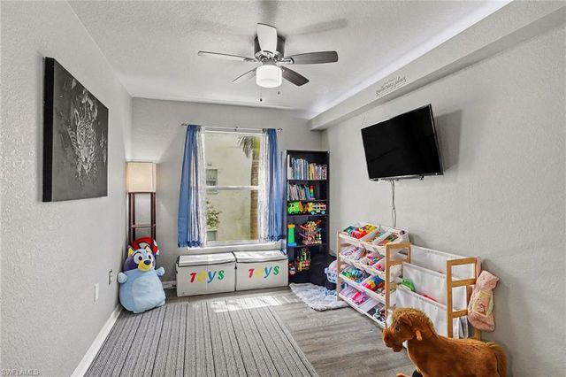 15405 Cedarwood LN 201, Naples, FL 34110