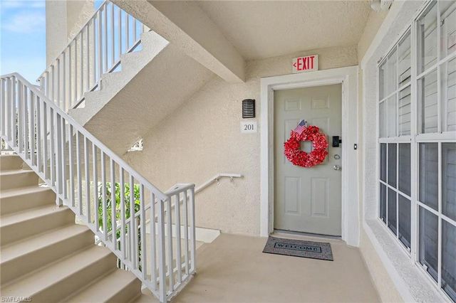 15405 Cedarwood LN 201, Naples, FL 34110