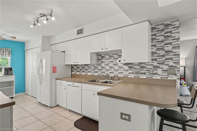 15405 Cedarwood LN 201, Naples, FL 34110