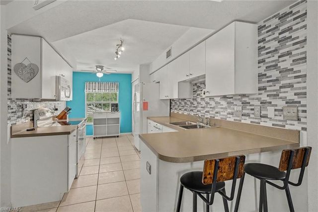 15405 Cedarwood LN 201, Naples, FL 34110