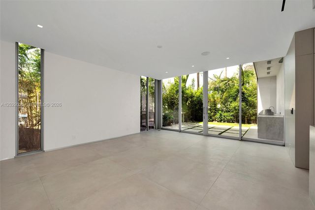 2100 S Miami Ave, Miami, FL 33129