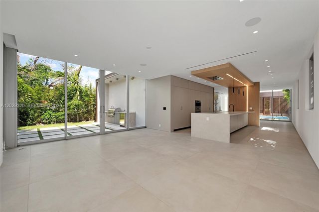 2100 S Miami Ave, Miami, FL 33129