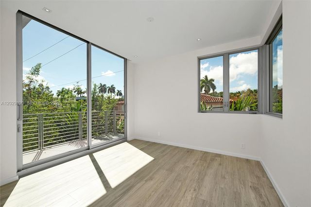 2100 S Miami Ave, Miami, FL 33129